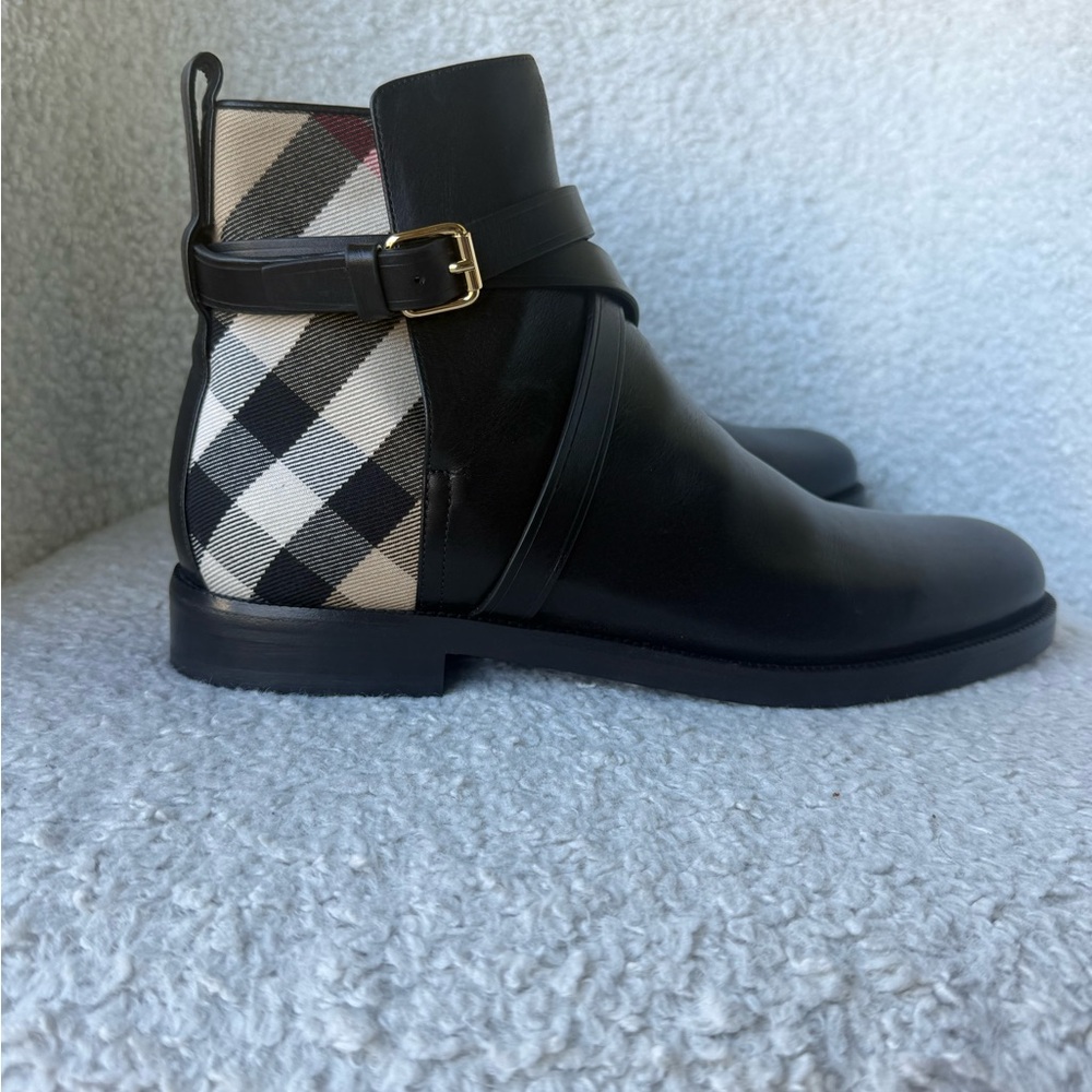 Burberry Black Leather ankle boots